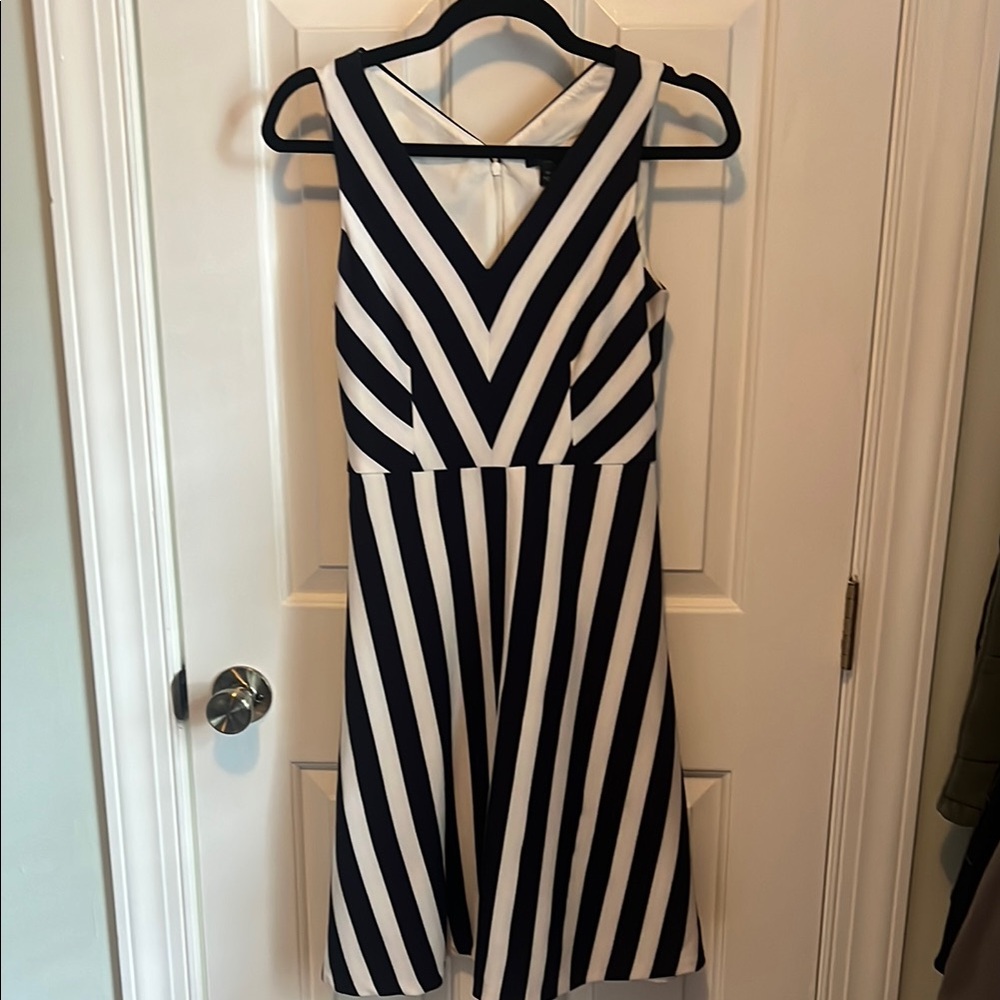 Ann Taylor Black and White Sleeveless V-Neck A-Line Mini Dress